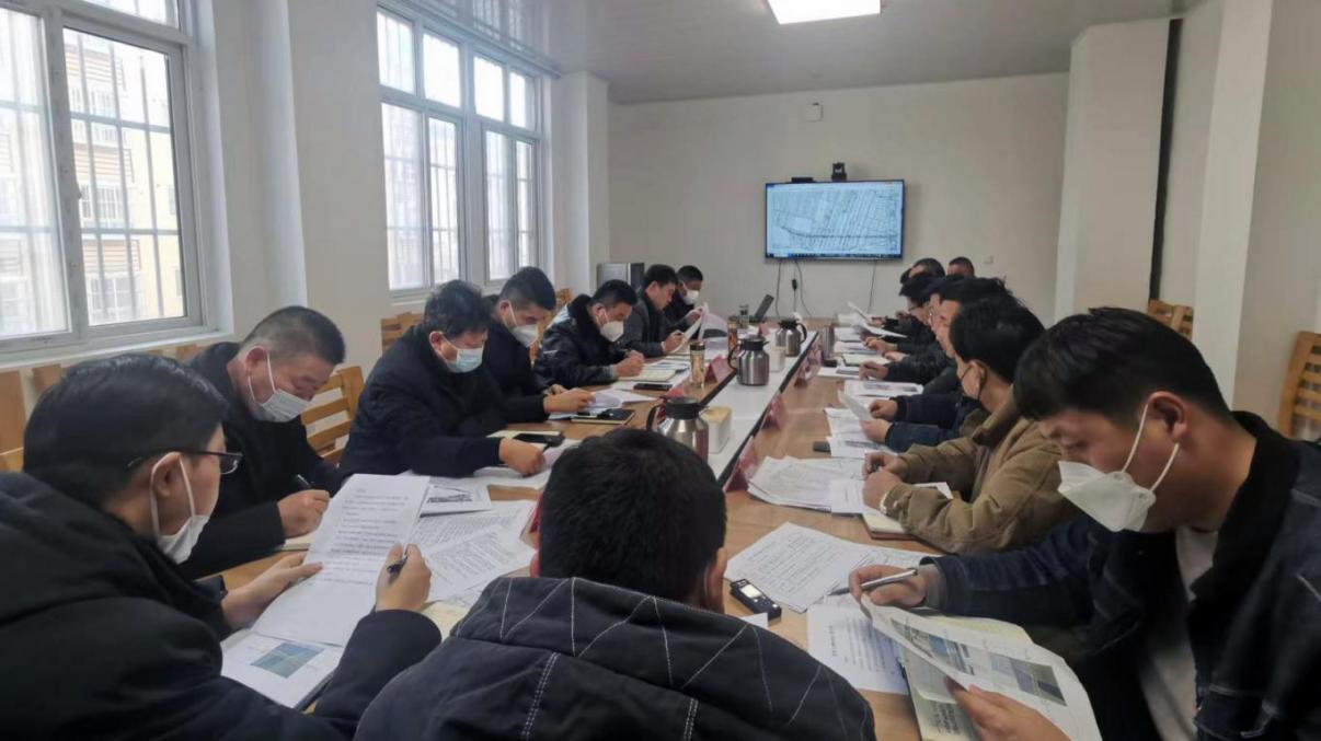 灌东盐场召开滨响大路（灌东段）工程建设会办会.jpg