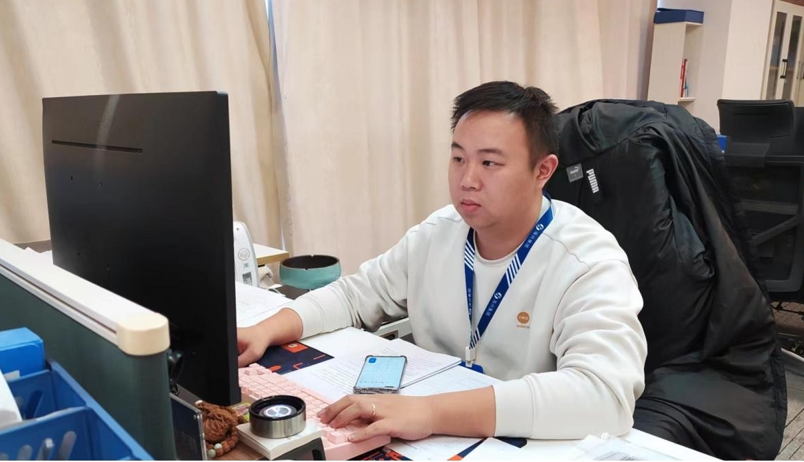 徐志鹏.jpg