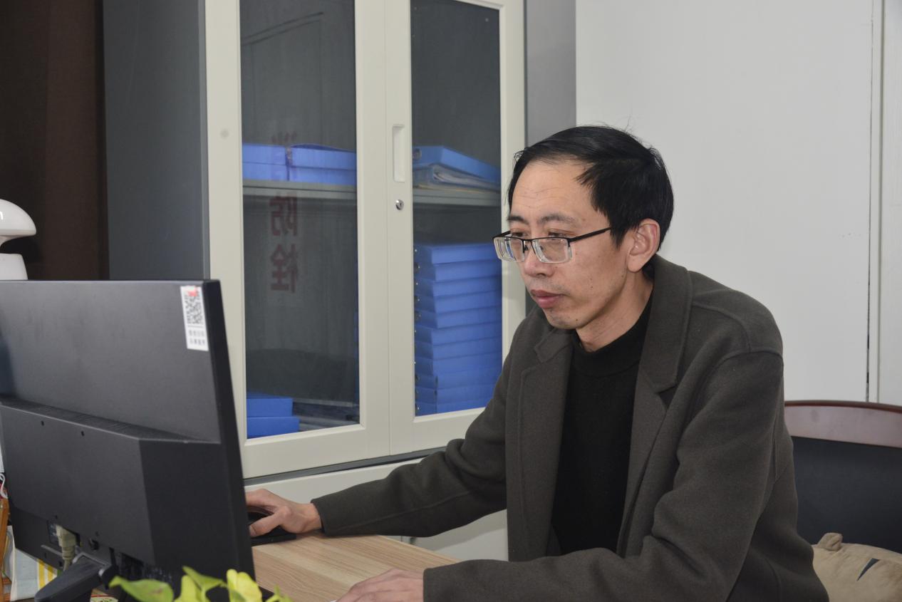 谨严细实 尽职尽责&mdash;&mdash;灌东盐场刘洪建.jpg