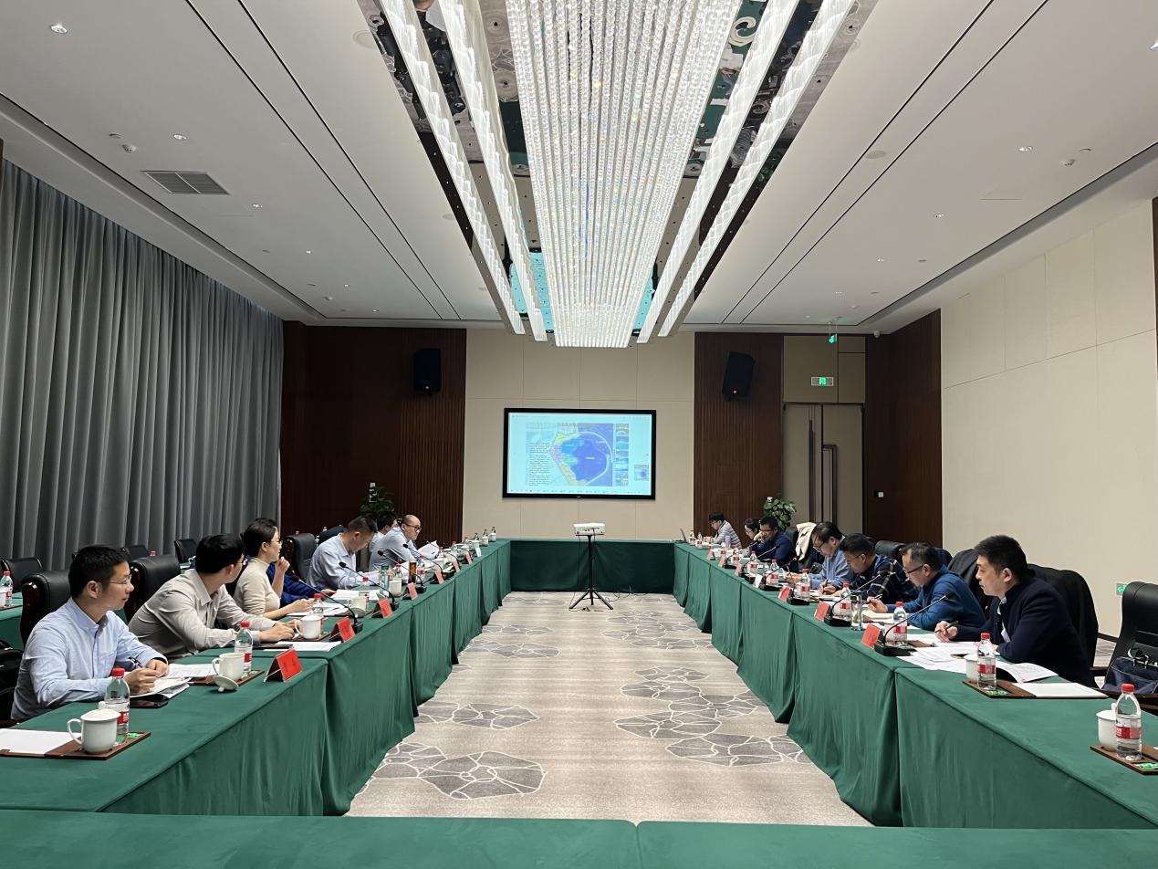 月亮湾海滨浴场项目专题调研会召开.jpg