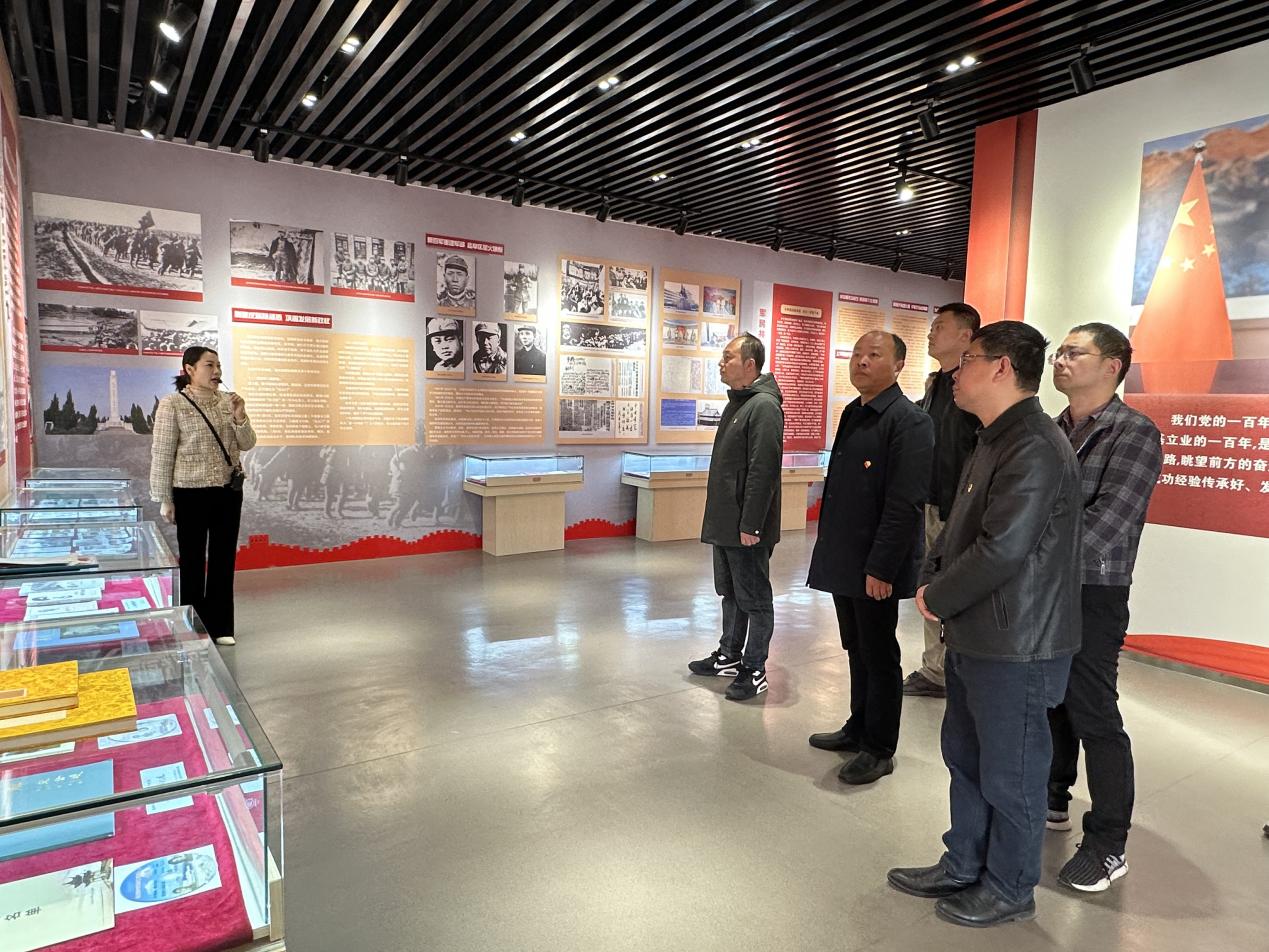 新滩投资公司发展红色教育活动3.jpg