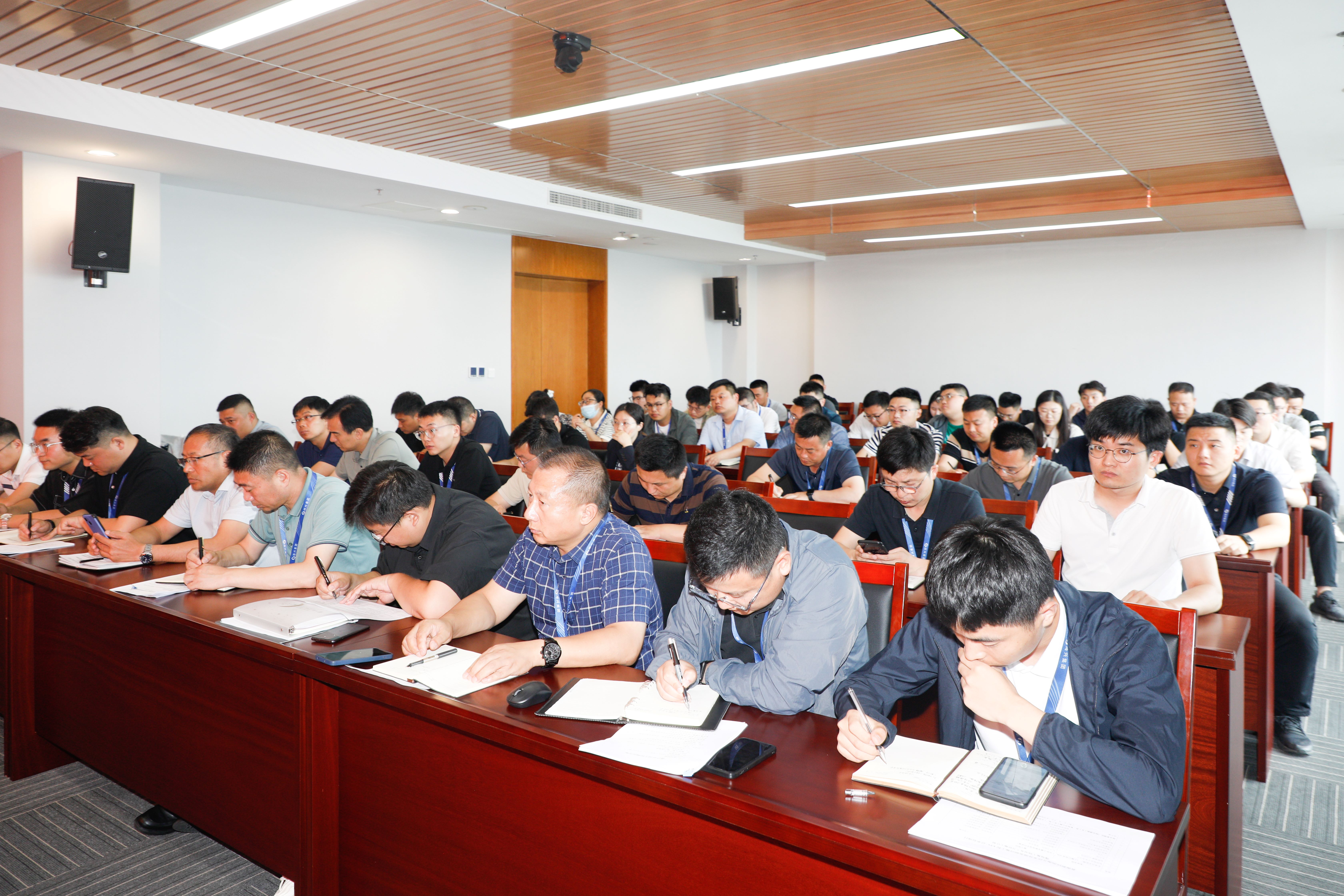 港产公司召开月度工作例会1.jpg