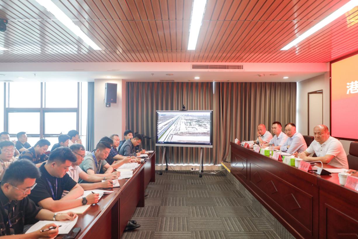 港产公司召开月度工作例会2.jpg