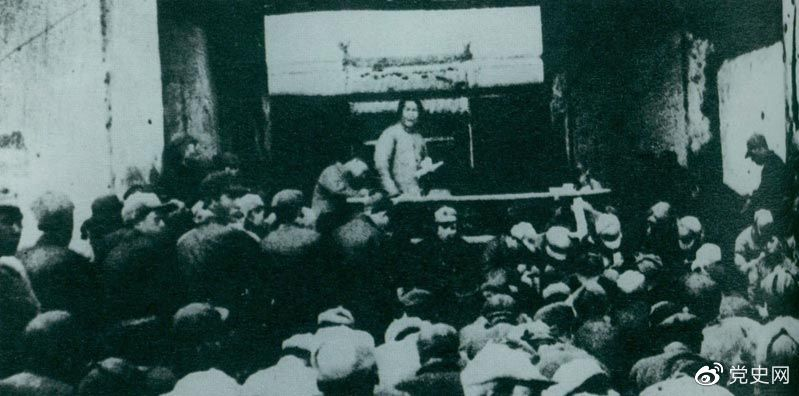 1935年12月27日，，，，，，毛泽东在陕北瓦窑堡党的活动分子会议上作《论否决日本帝国主义的战术》汇报。。。。。。。